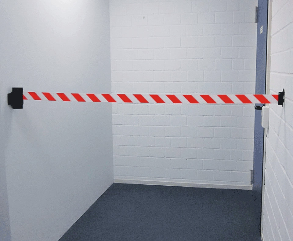 Befestigungsarten bei Gurtabsperrpfosten Kassette Leitkegelaufsatz an Wandhalterung Befestigungsarten bei Gurtabsperrpfosten Kassette Leitkegelaufsatz an Wandhalterung