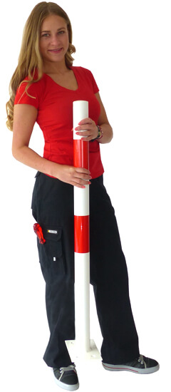 Model mit Absperrpfosten im Absperrshop
