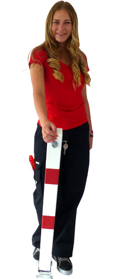 Model mit Klappfosten im Absperrshop